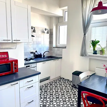 Apartment Renovated In Center, 3 Bedrooms, Lift