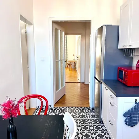 Apartment Renovated In Center, 3 Bedrooms, Lift Bratislava