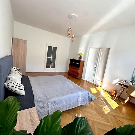 Renovated In Center, 3 Bedrooms, Lift