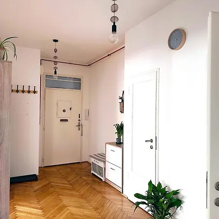 Apartment Renovated In Center, 3 Bedrooms, Lift *