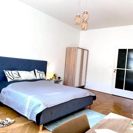 Apartment Renovated In Center, 3 Bedrooms, Lift