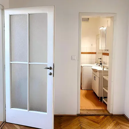 Renovated In Center, 3 Bedrooms, Lift Apartment *